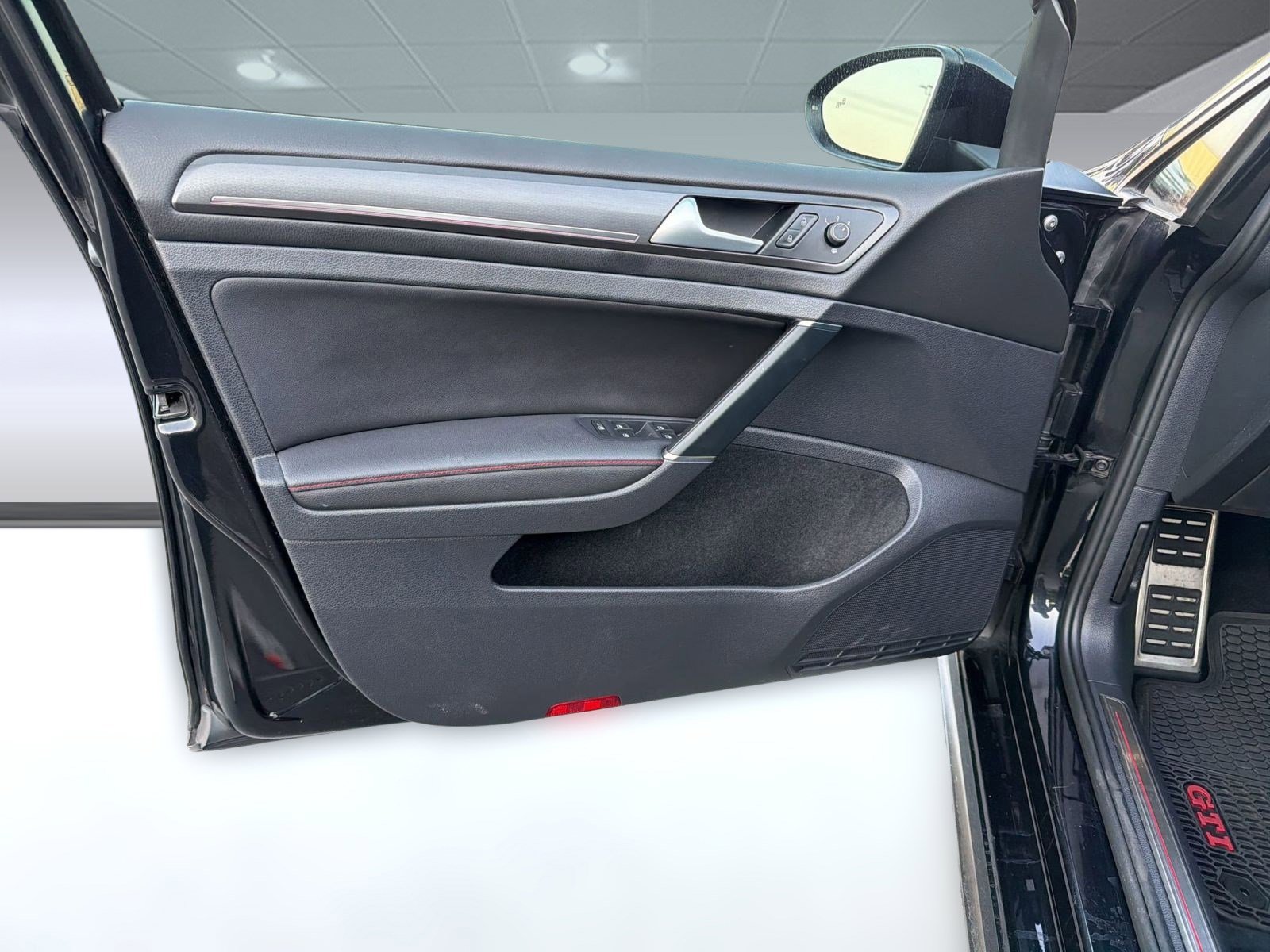 Used 2018 Volkswagen GTI SE w/ SE Leather Package FWD image 20