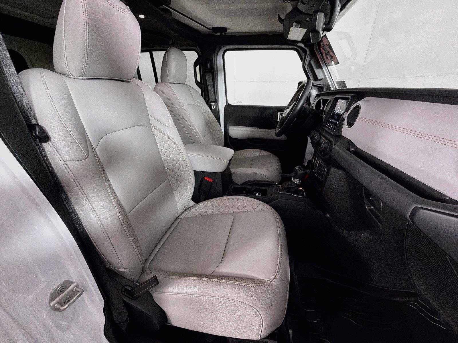 Used 2023 Jeep Wrangler Unlimited Sahara AWD/4WD image 31