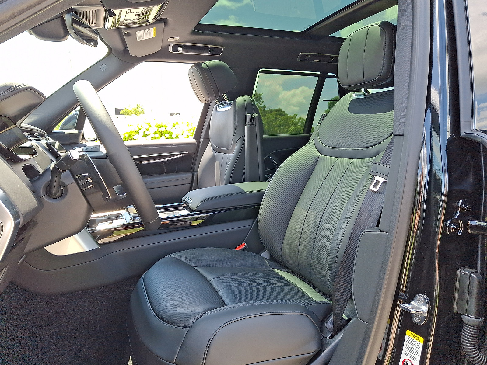 New 2026 Land Rover Range Rover SE AWD/4WD image 3