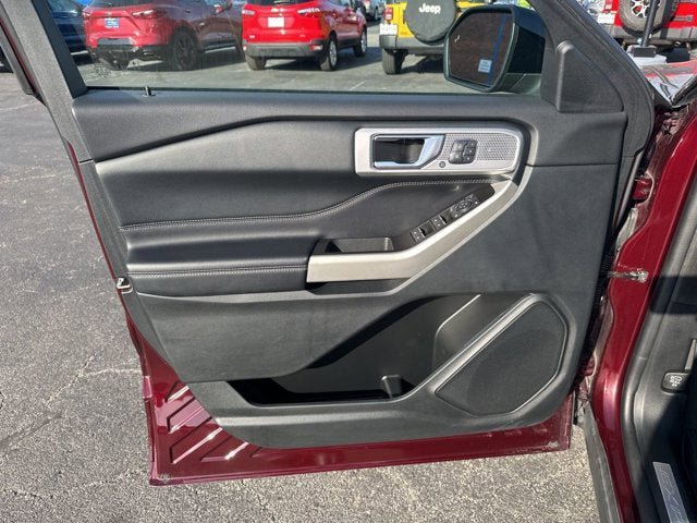 Certified 2022 Ford Explorer Limited w/ Equipment Group 301A AWD/4WD image 9