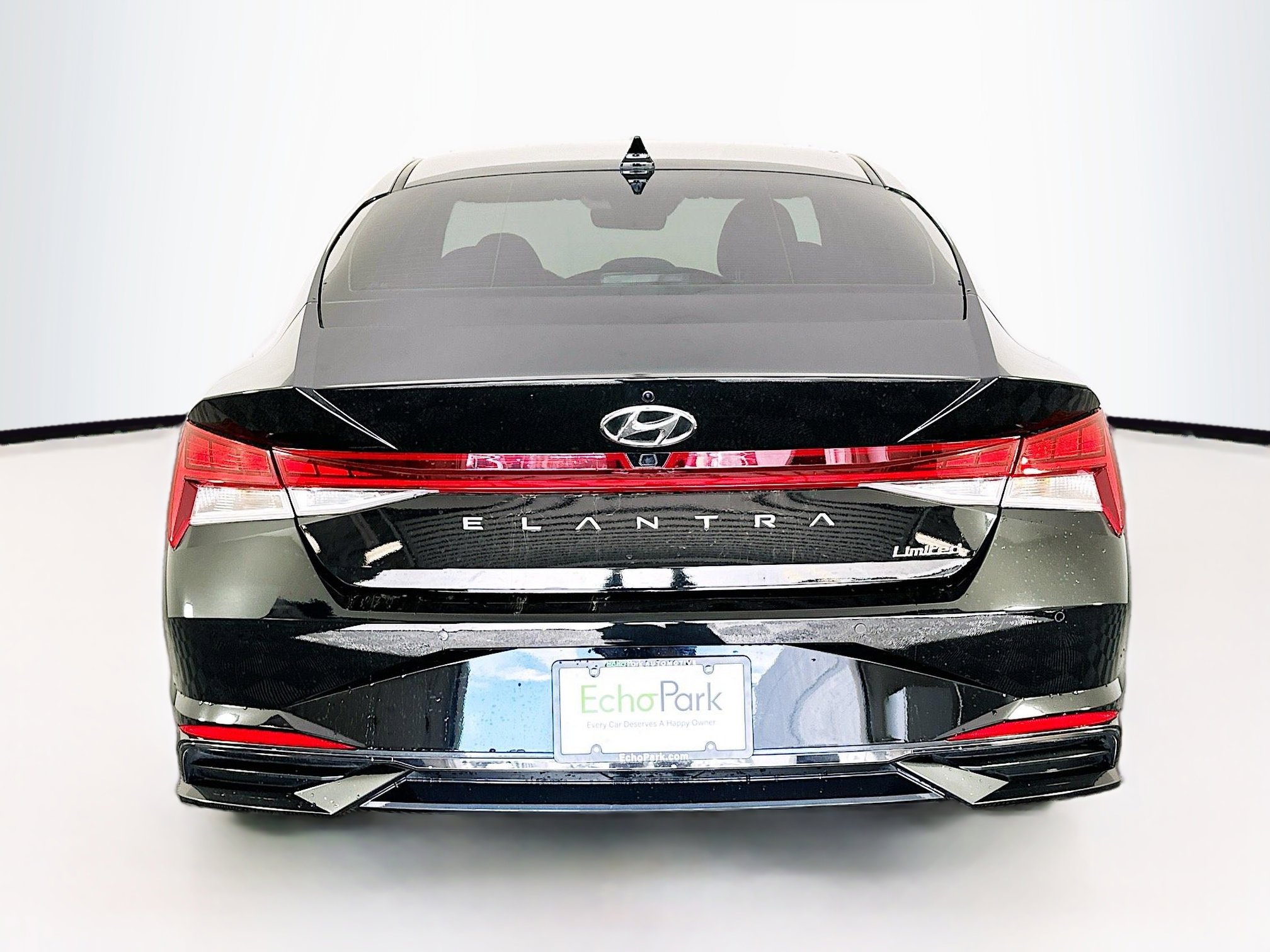 Used 2023 Hyundai Elantra Limited w/ Cargo Package image 7