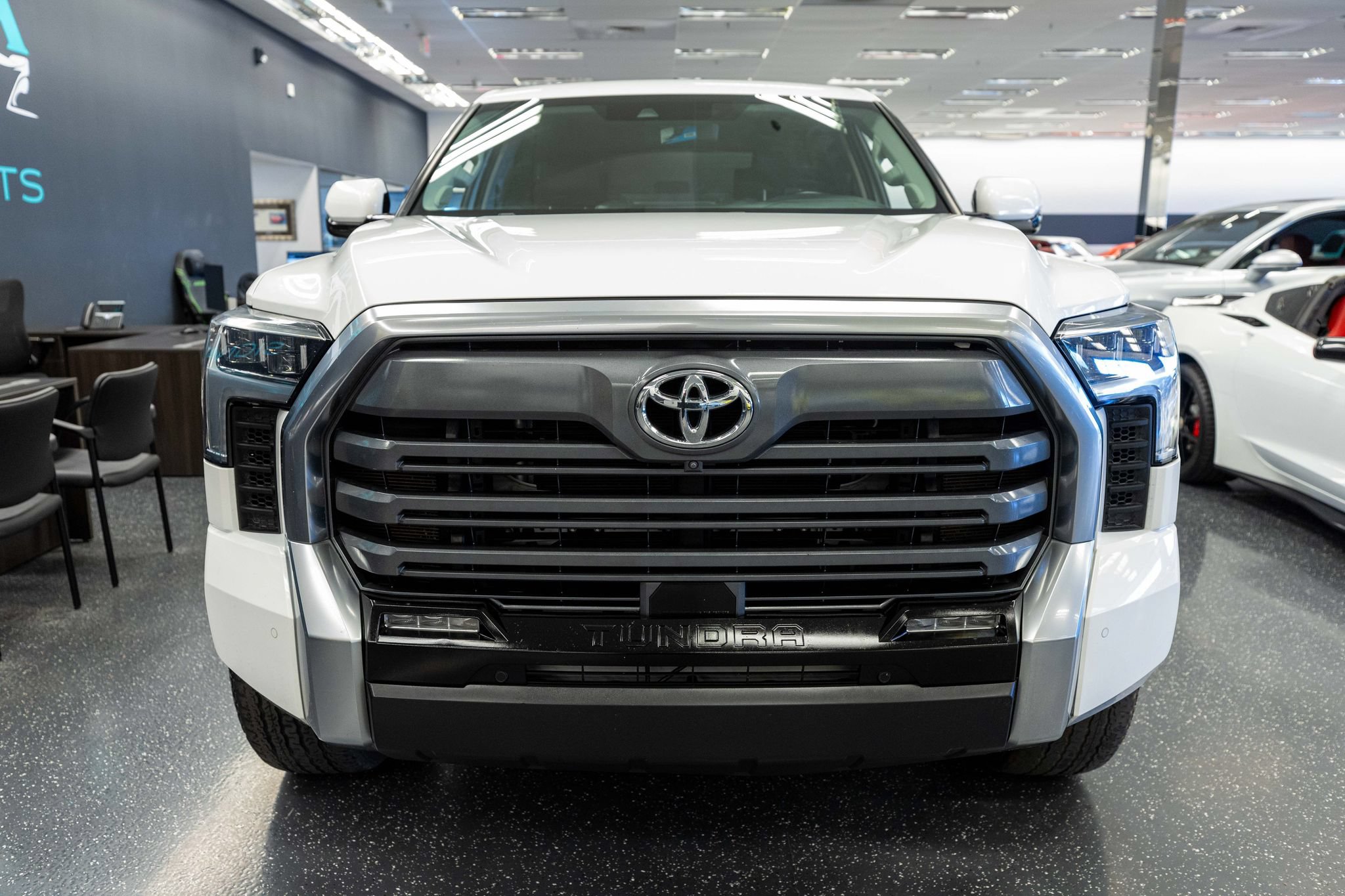 Used 2023 Toyota Tundra Limited AWD/4WD image 2