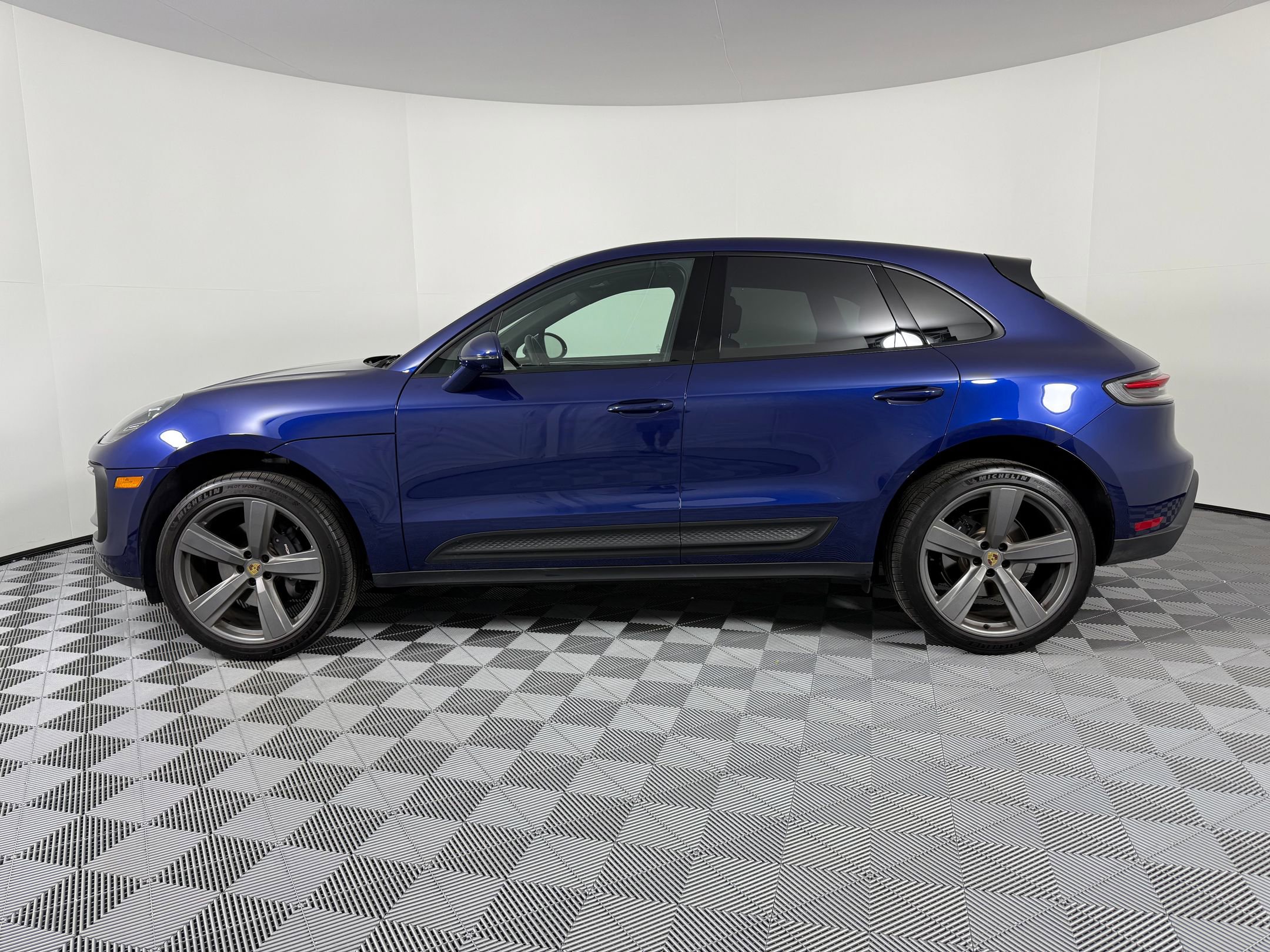 New 2025 Porsche Macan image 2
