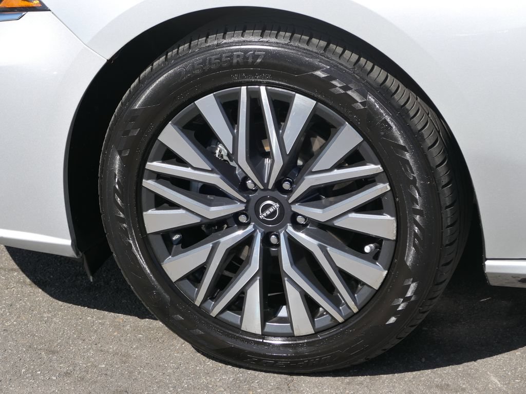 Used 2024 Nissan Altima 2.5 SV FWD image 8
