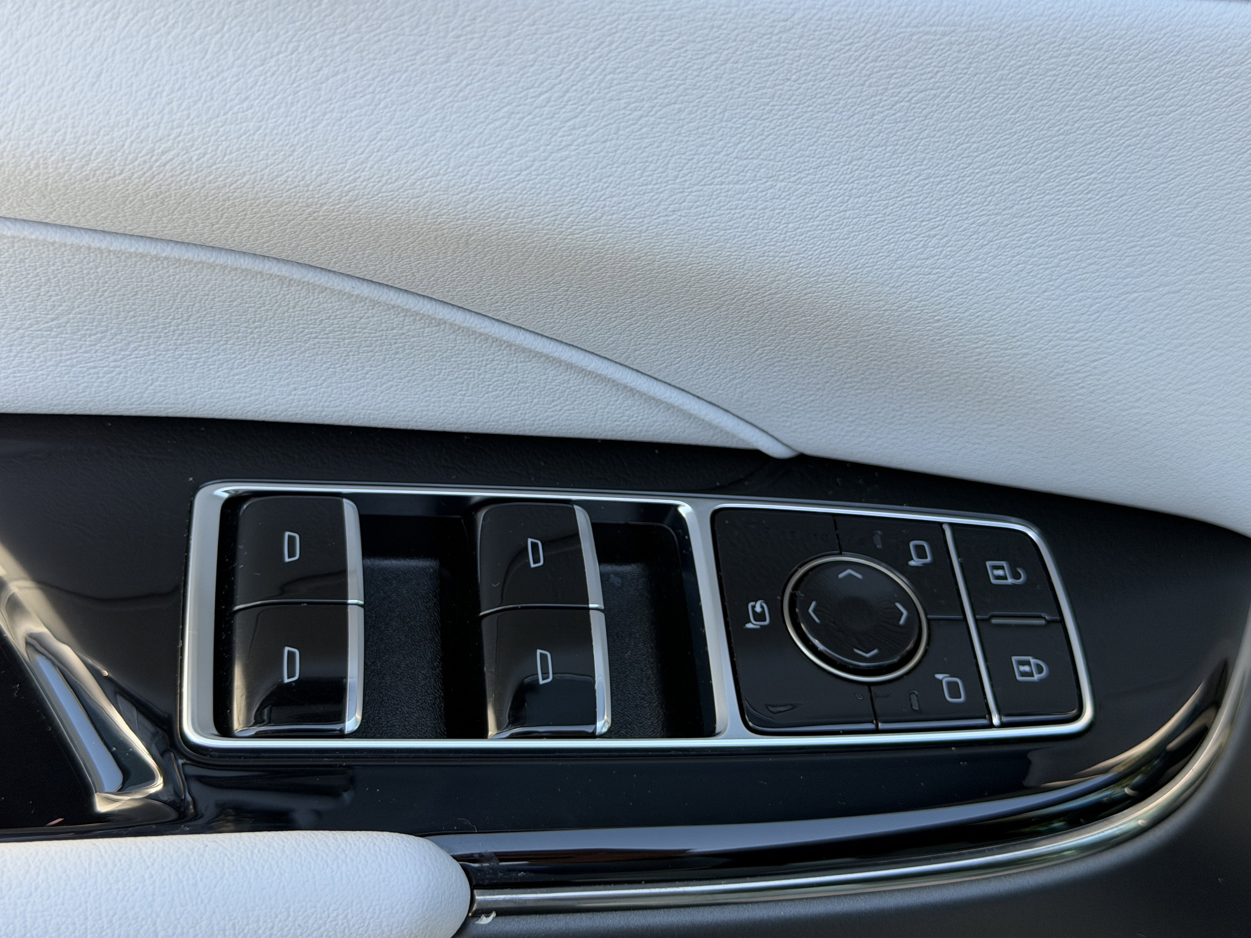 Certified 2024 Cadillac Lyriq Luxury image 18