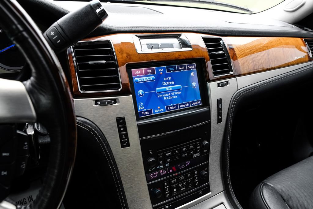 Used 2013 Cadillac Escalade Platinum AWD/4WD image 31