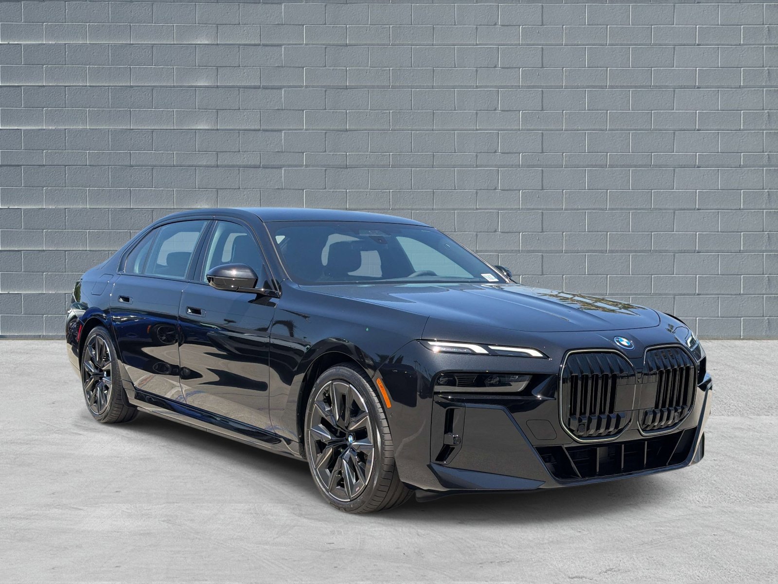 New 2026 BMW 750e xDrive AWD/4WD image 1