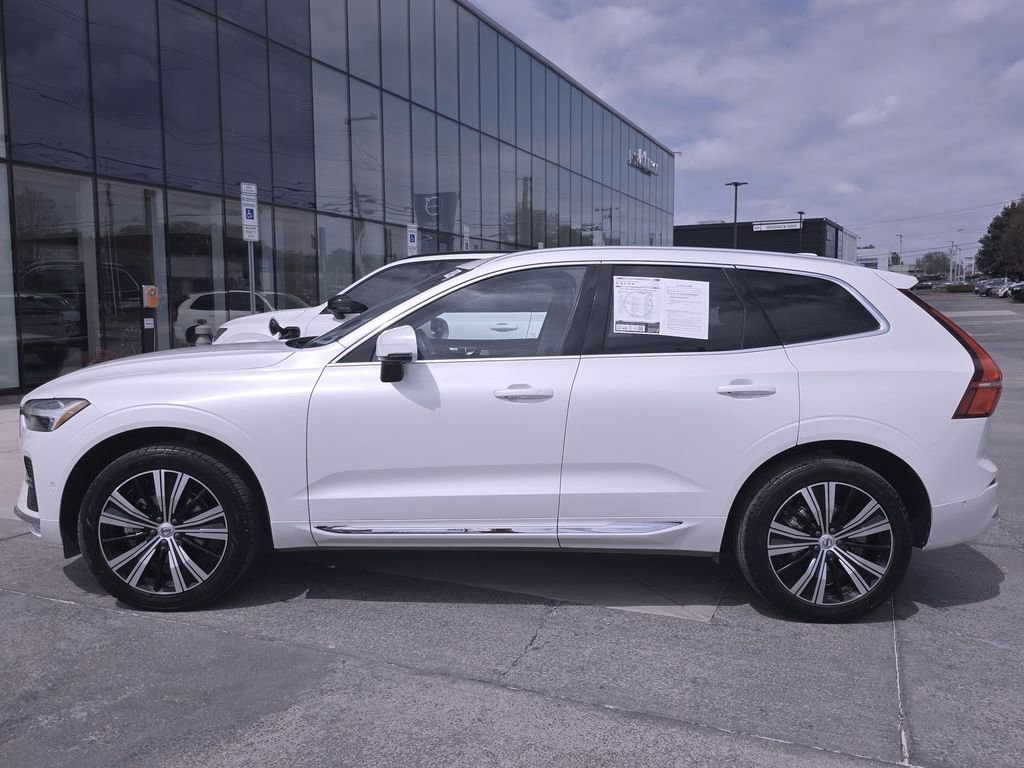 Used 2023 Volvo XC60 B5 Plus w/ Climate Package image 10