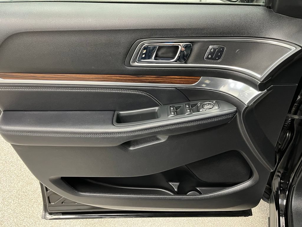 Used 2018 Ford Explorer Limited AWD/4WD image 23