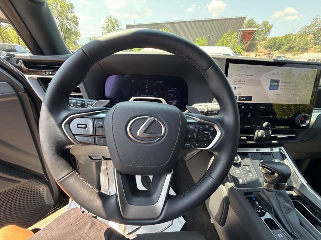 Used 2026 Lexus GX 550 w/ Accessory Package (2T) AWD/4WD image 33