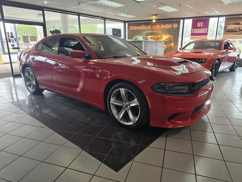 Used 2018 Dodge Charger R/T RWD image 3
