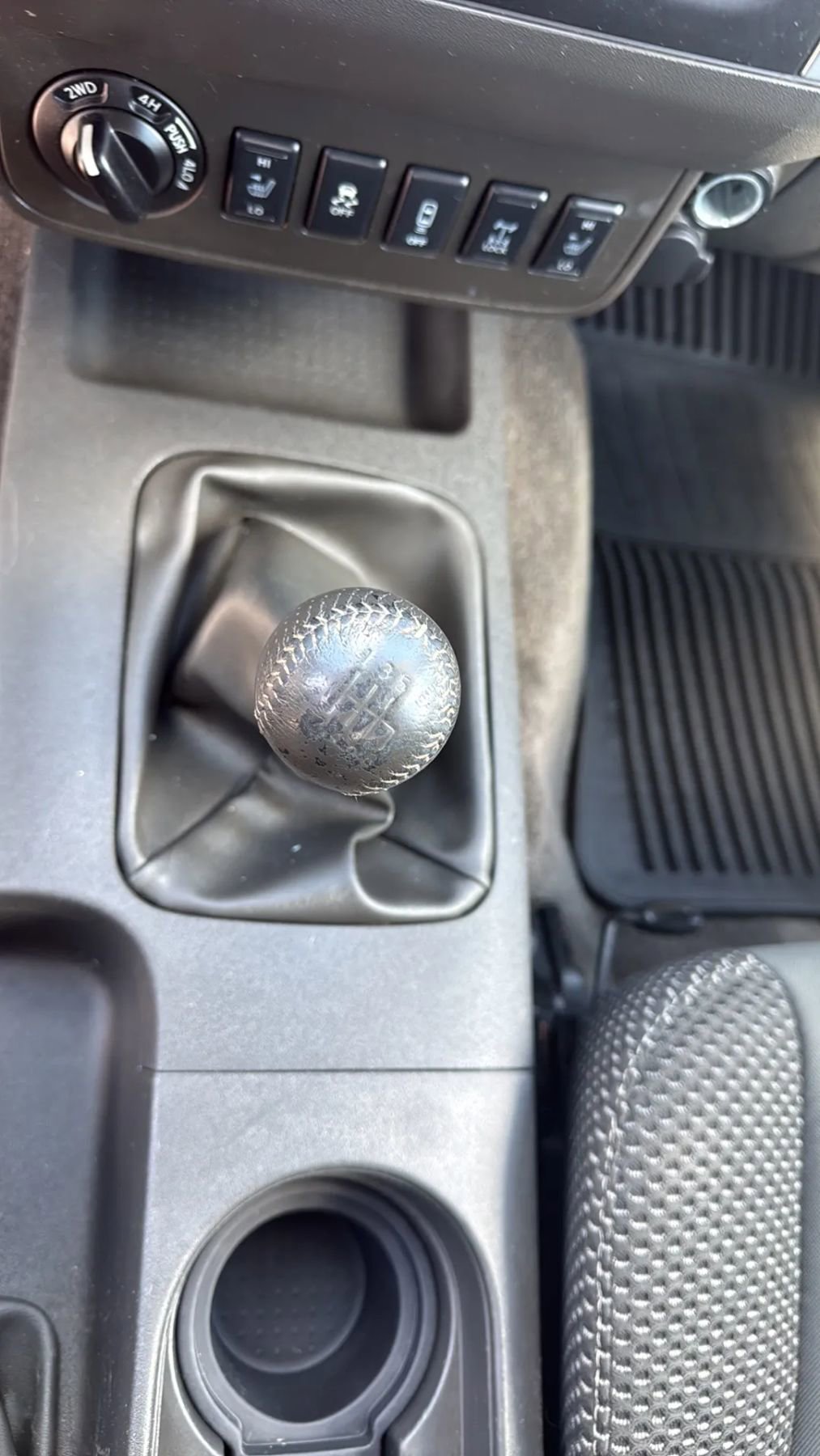 Used 2016 Nissan Frontier PRO-4X AWD/4WD image 19
