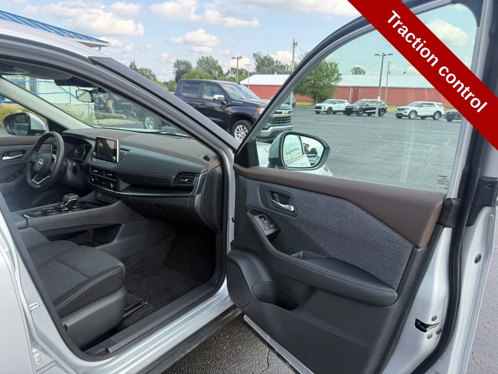 Used 2023 Nissan Rogue SV AWD/4WD image 39