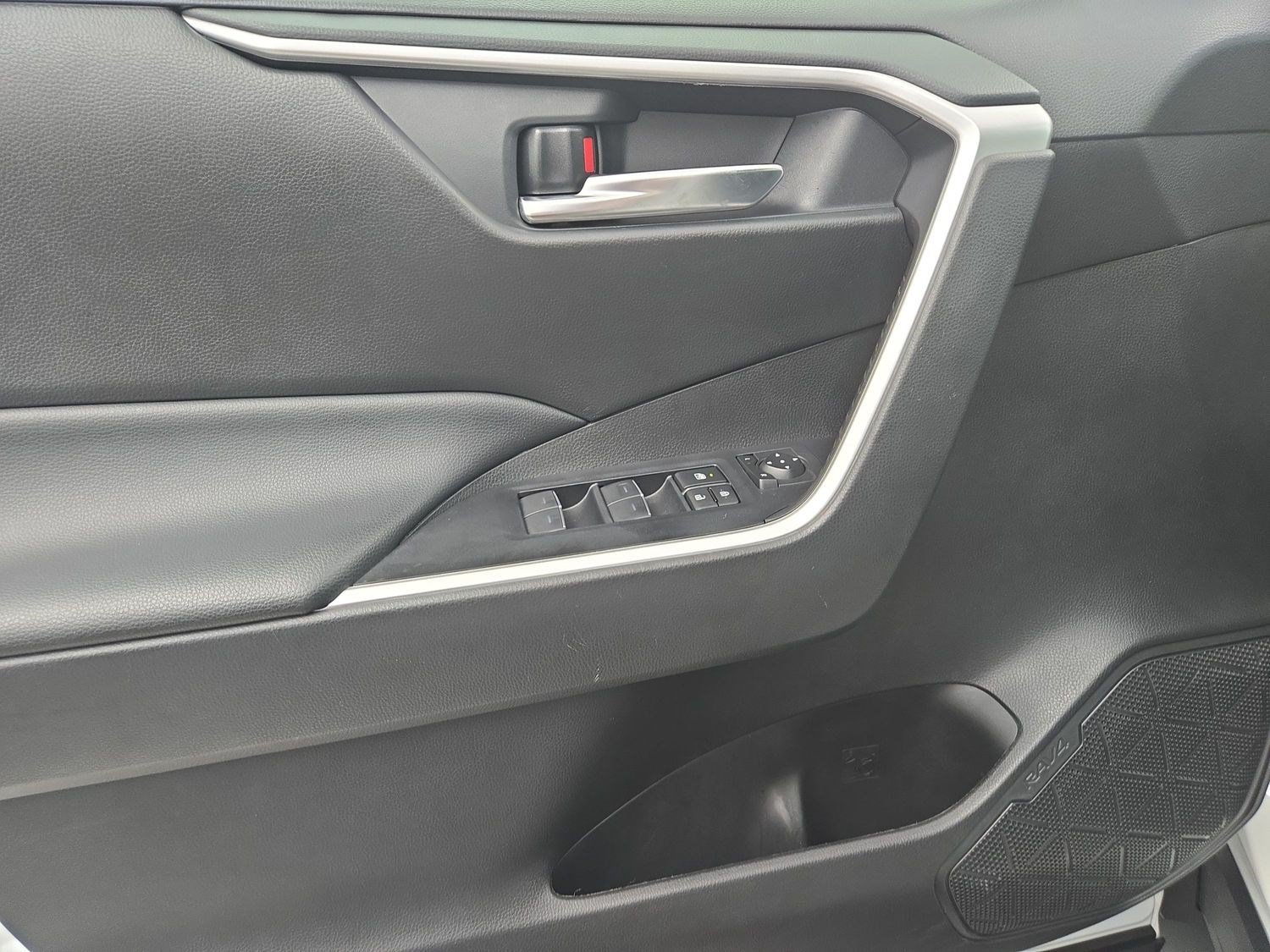Used 2024 Toyota RAV4 XLE AWD/4WD image 16