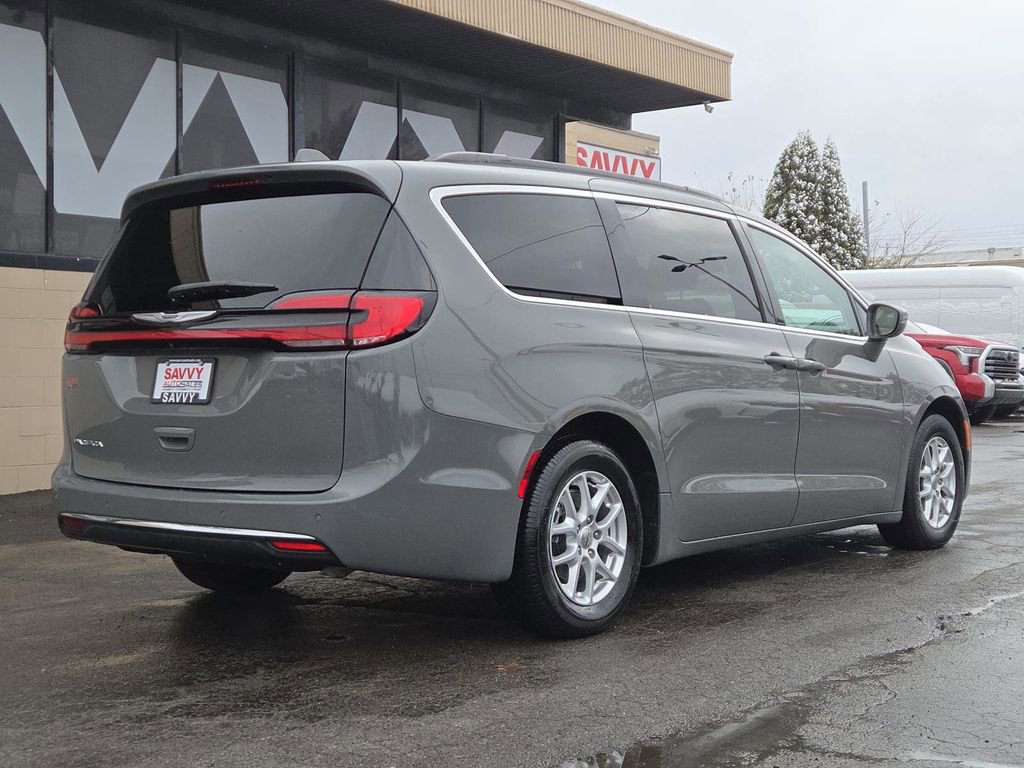 Used 2022 Chrysler Pacifica Touring-L image 14