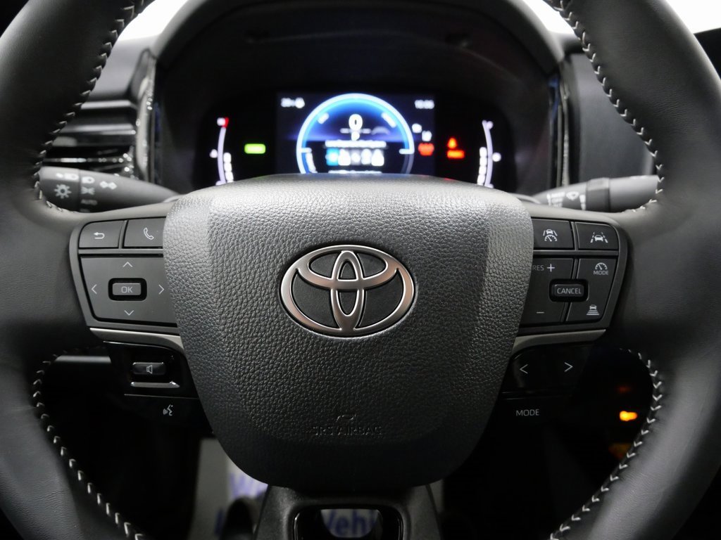 Used 2025 Toyota Camry SE image 16