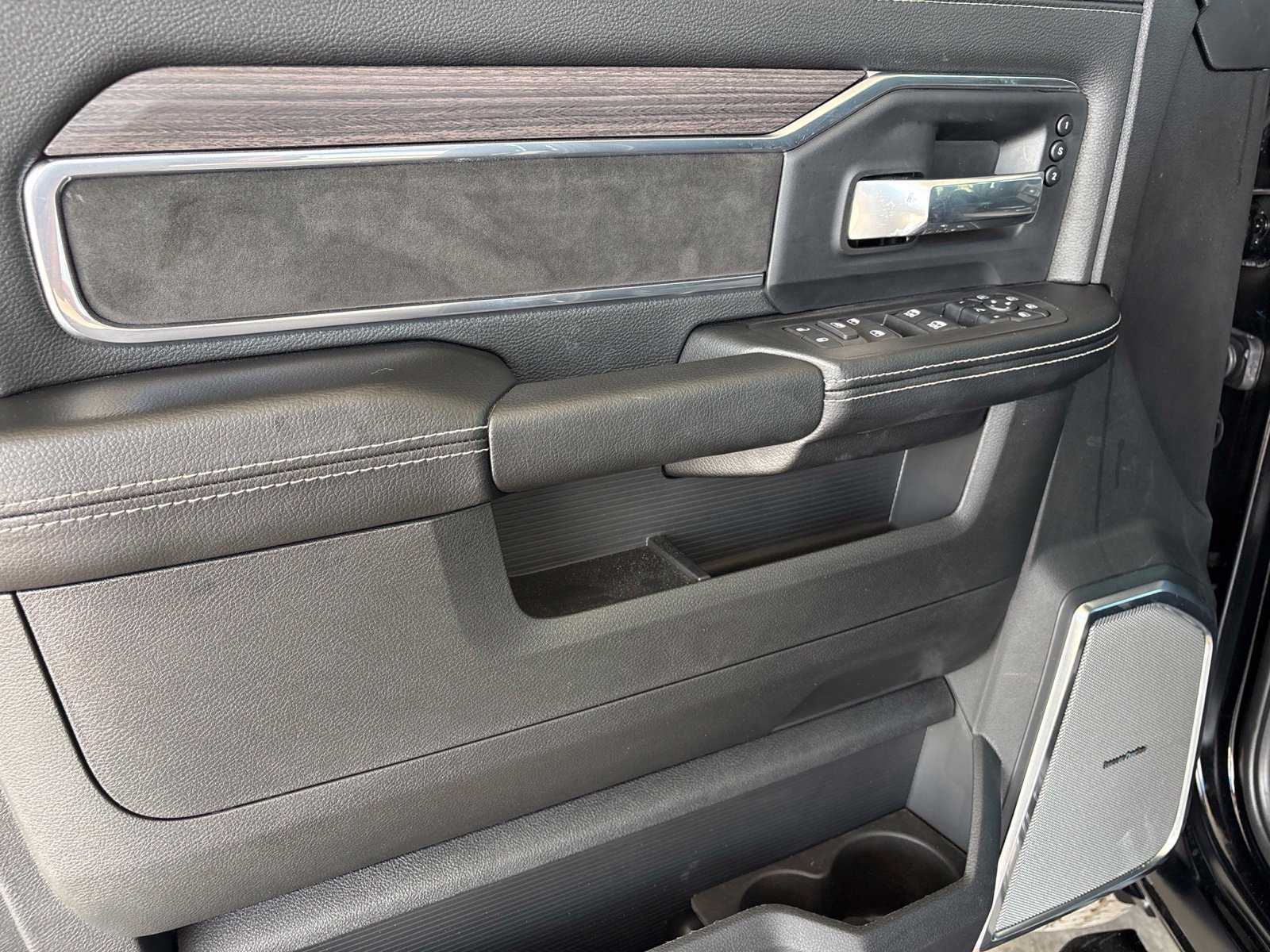 New 2027 RAM 2500 Laramie AWD/4WD image 11