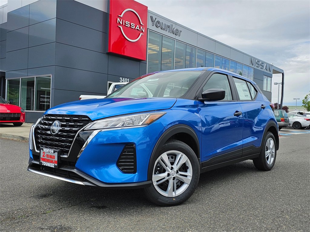 New 2025 Nissan Kicks Play S