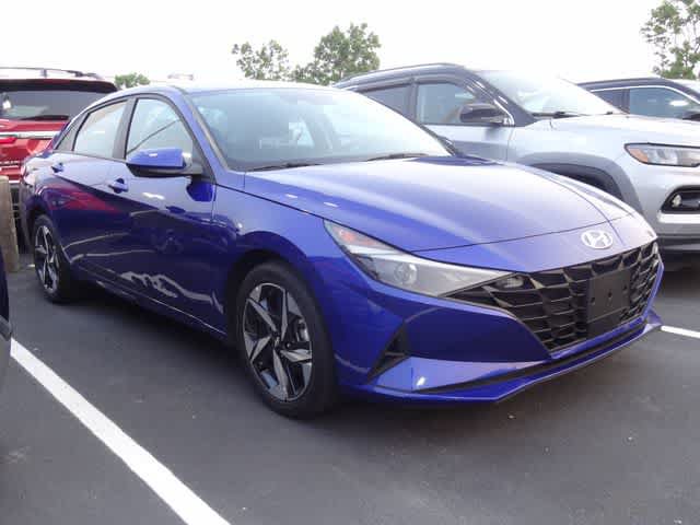 Used 2023 Hyundai Elantra SEL w/ Convenience Package FWD image 3