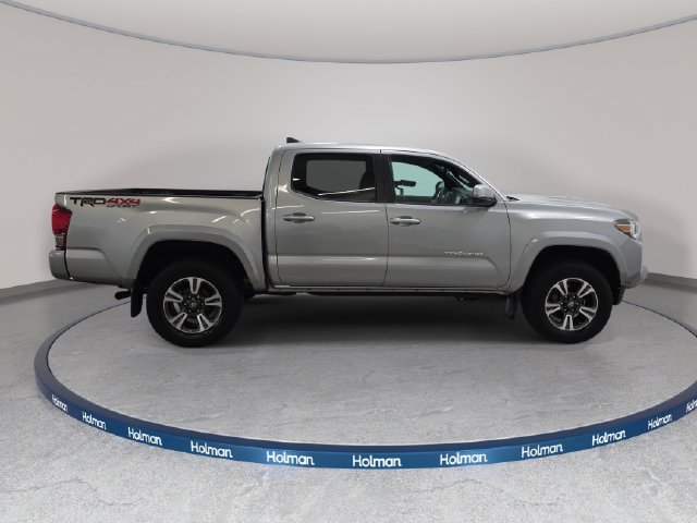 Used 2017 Toyota Tacoma TRD Sport w/ Tow Package (A/T) AWD/4WD image 5