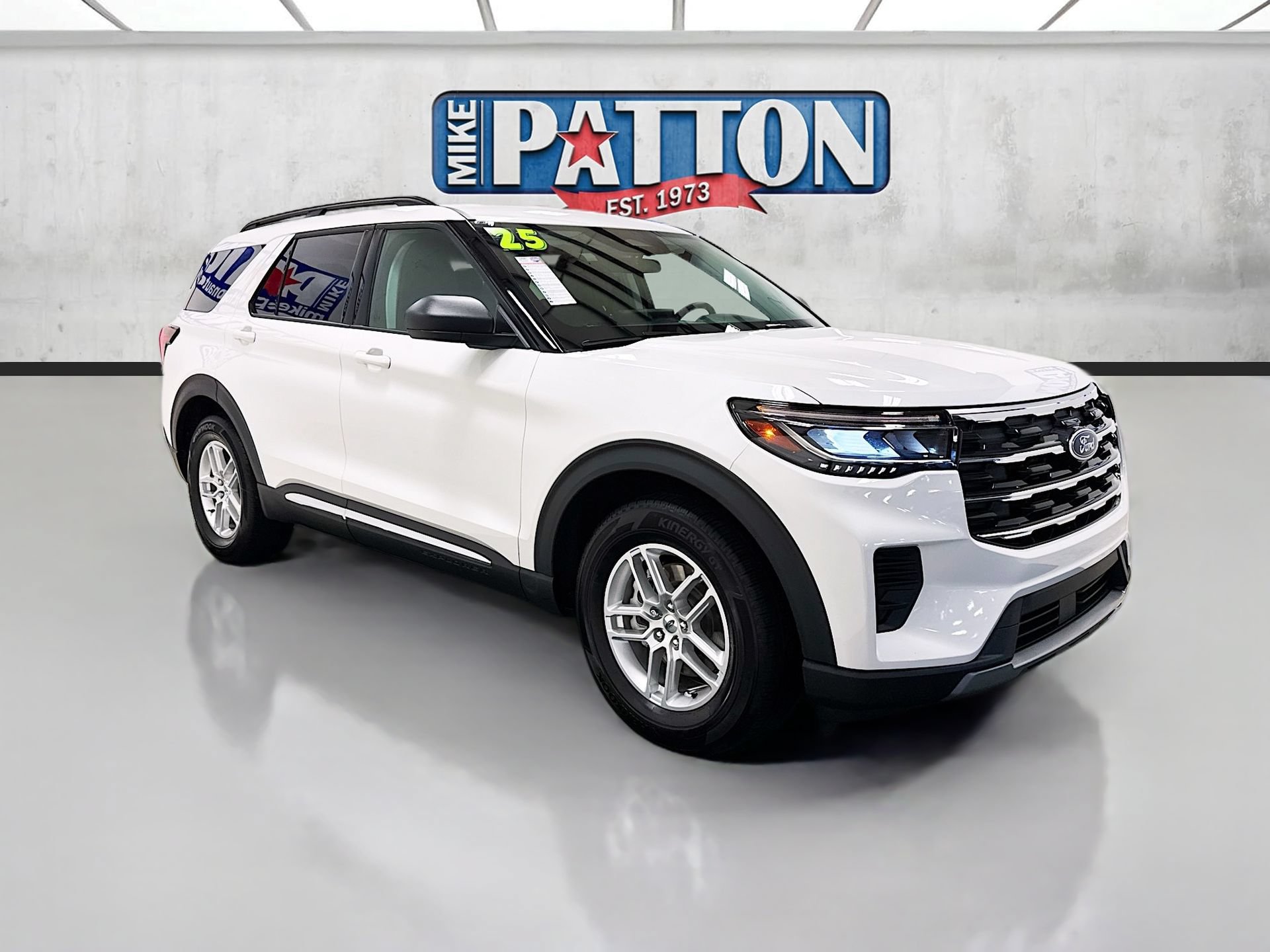Used 2025 Ford Explorer Active RWD image 1