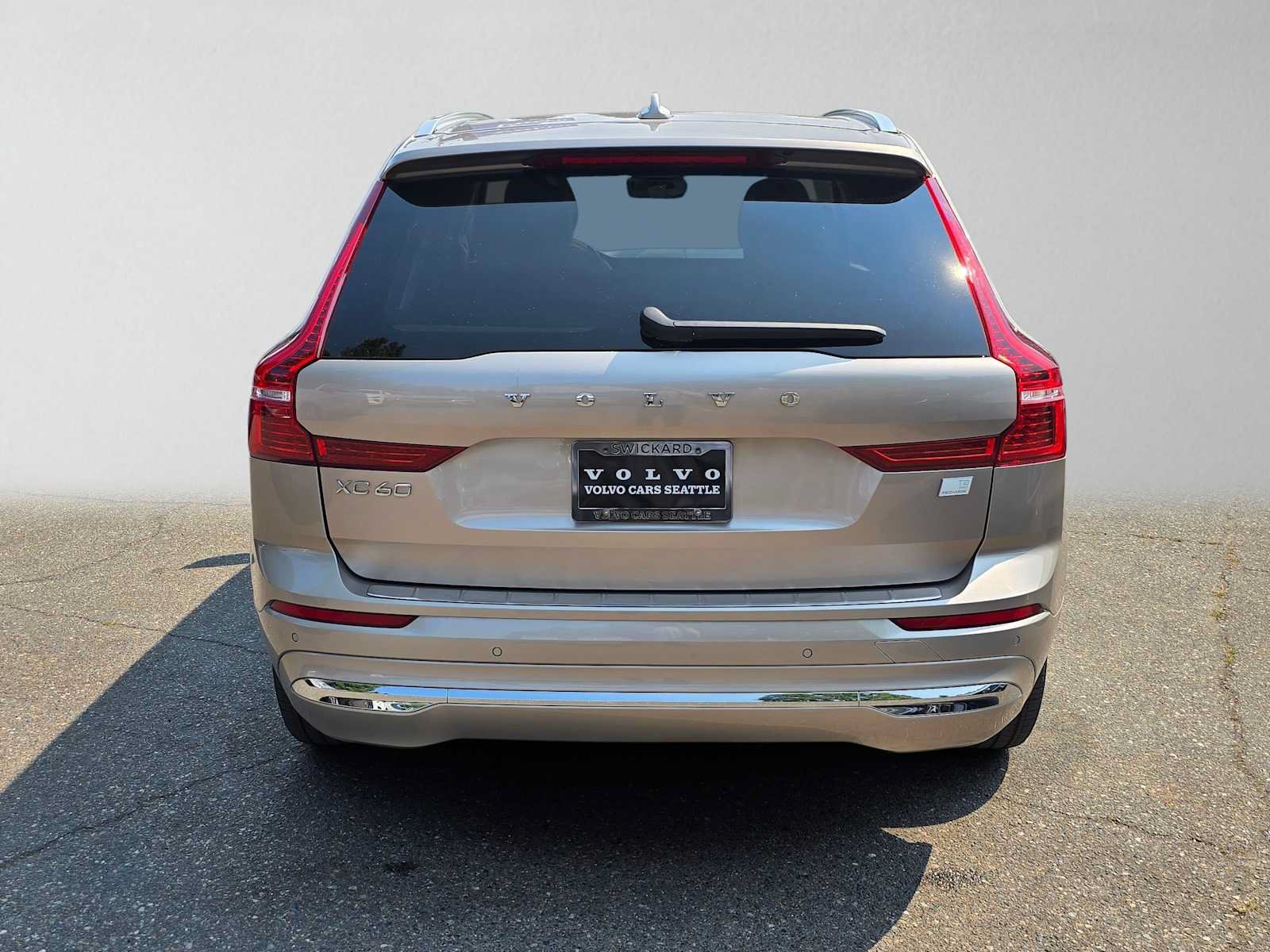 Used 2023 Volvo XC60 T8 Ultimate w/ Climate Package AWD/4WD image 4