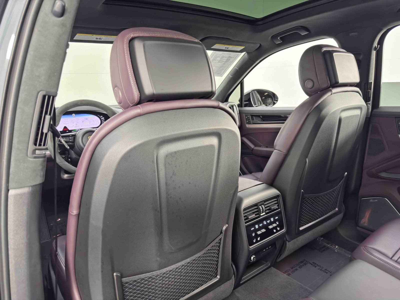 Used 2024 Porsche Cayenne Turbo AWD/4WD image 38