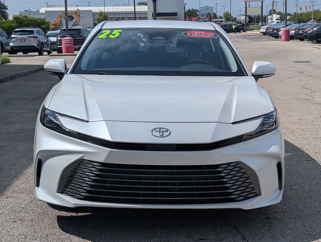 Used 2025 Toyota Camry XLE AWD/4WD image 2