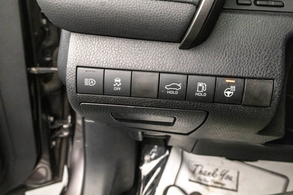 Used 2020 Toyota Camry SE w/ Moonroof Package image 14