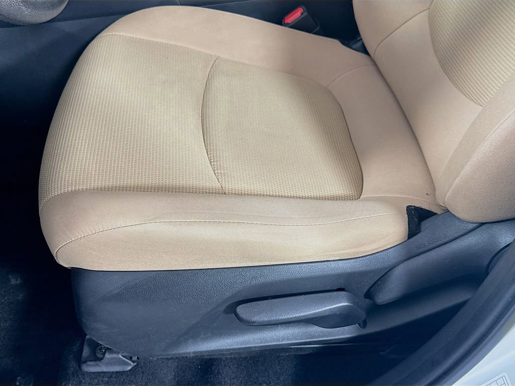 Used 2022 Toyota RAV4 LE image 23