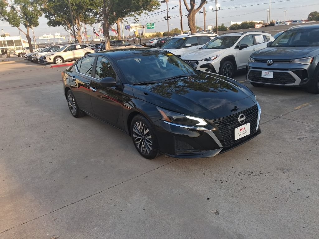 Used 2025 Nissan Altima 2.5 SV FWD image 6