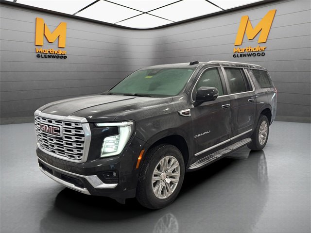 Used 2025 GMC Yukon XL Denali image 3