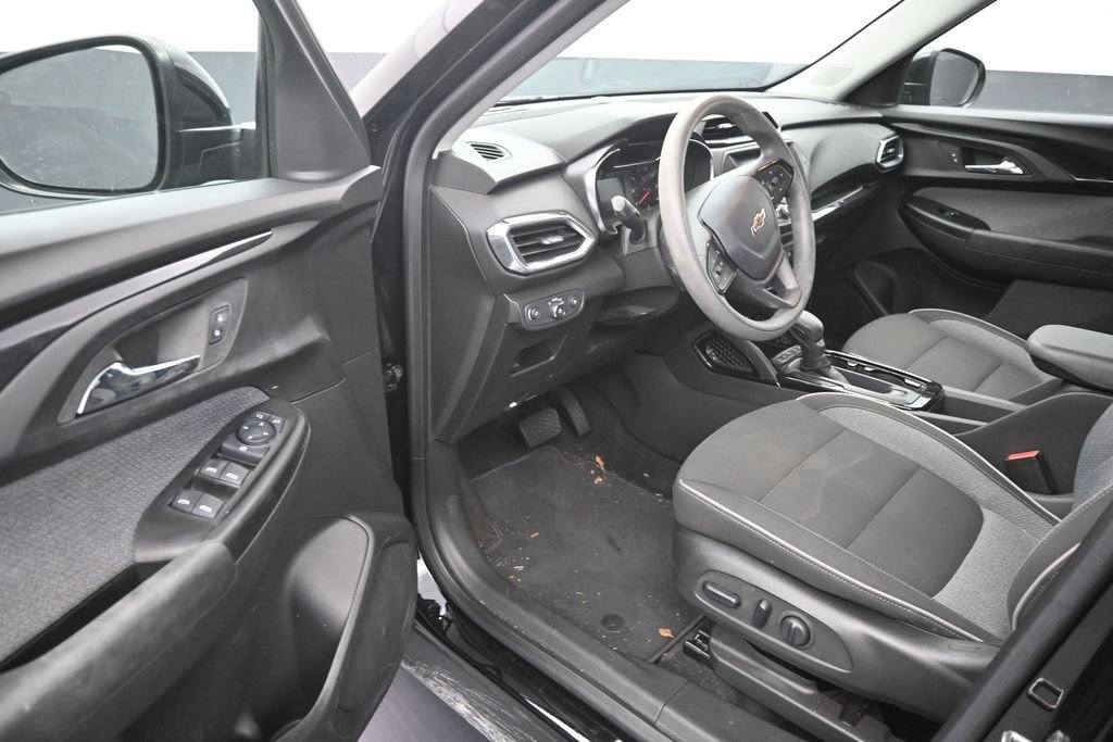 Used 2023 Chevrolet TrailBlazer LT FWD image 11