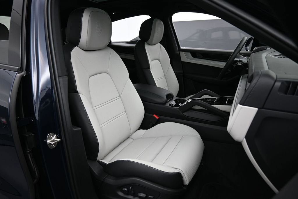 New 2026 Porsche Cayenne Coupe AWD/4WD image 30