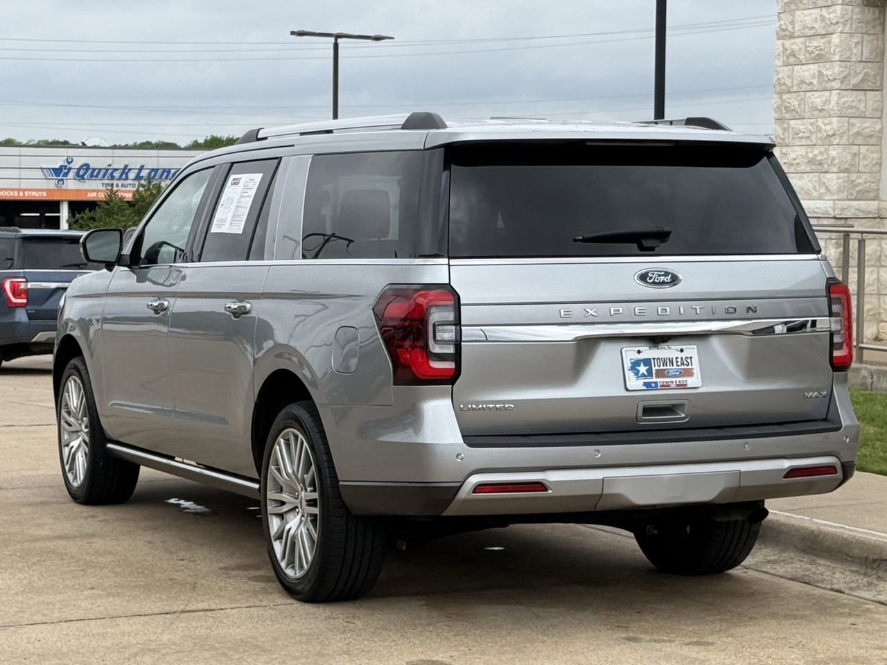 Used 2023 Ford Expedition Max Limited image 5