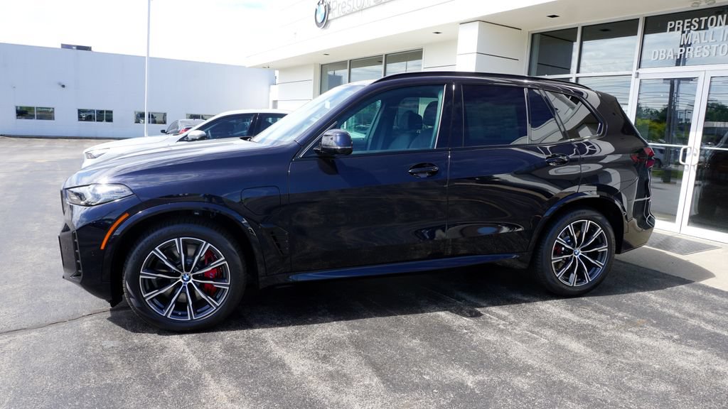 New 2026 BMW X5 xDrive50e w/ M Sport Package AWD/4WD image 2