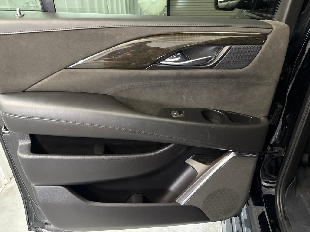 Used 2019 Cadillac Escalade ESV Platinum RWD image 12