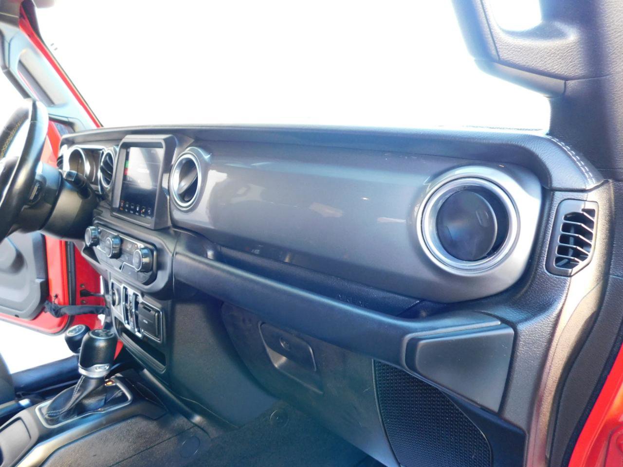 Used 2018 Jeep Wrangler Unlimited Sahara w/ Uconnect 4C Nav & Sound Group image 21