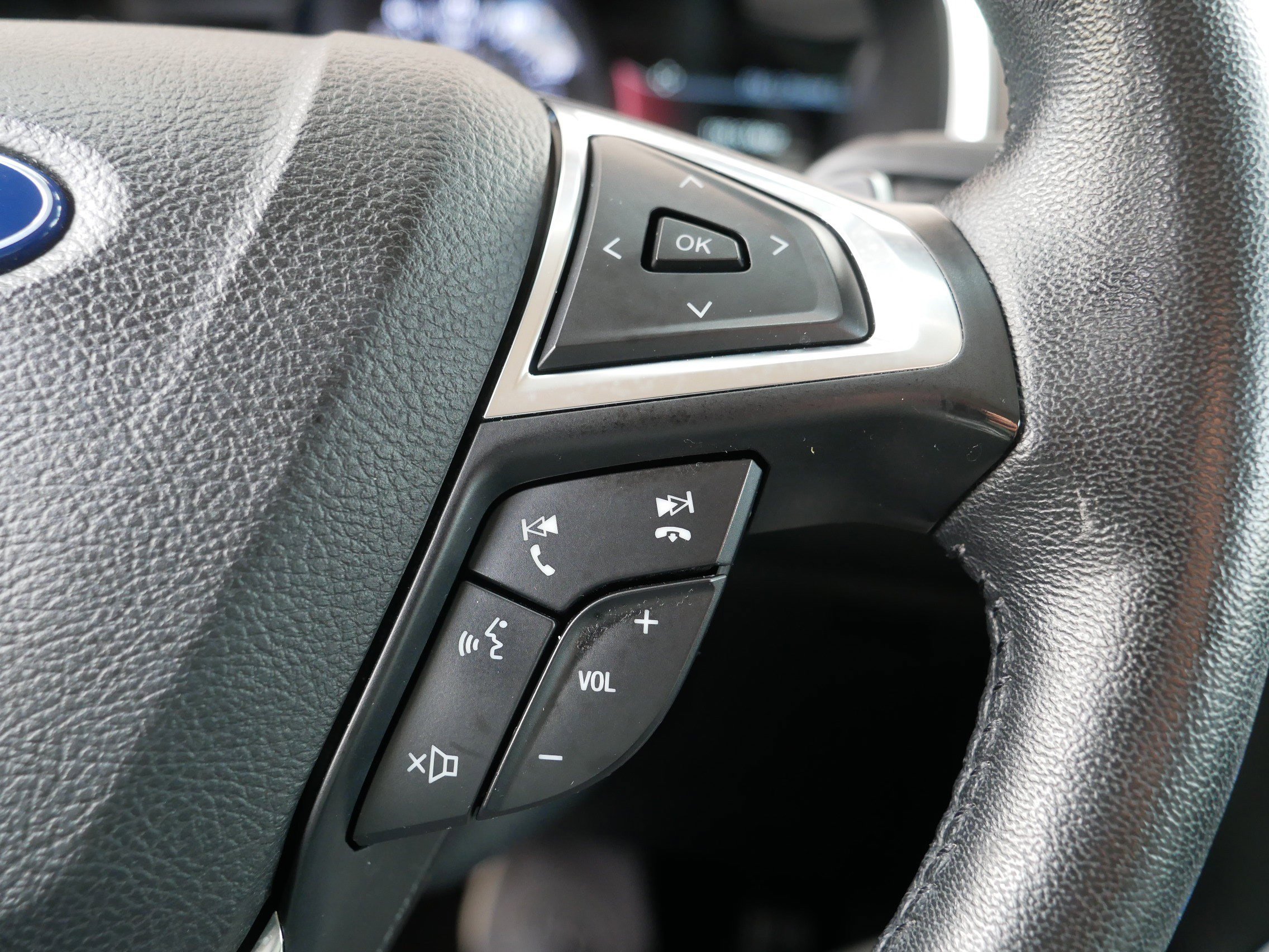 Used 2019 Ford Edge Titanium w/ Equipment Group 301A AWD/4WD image 29