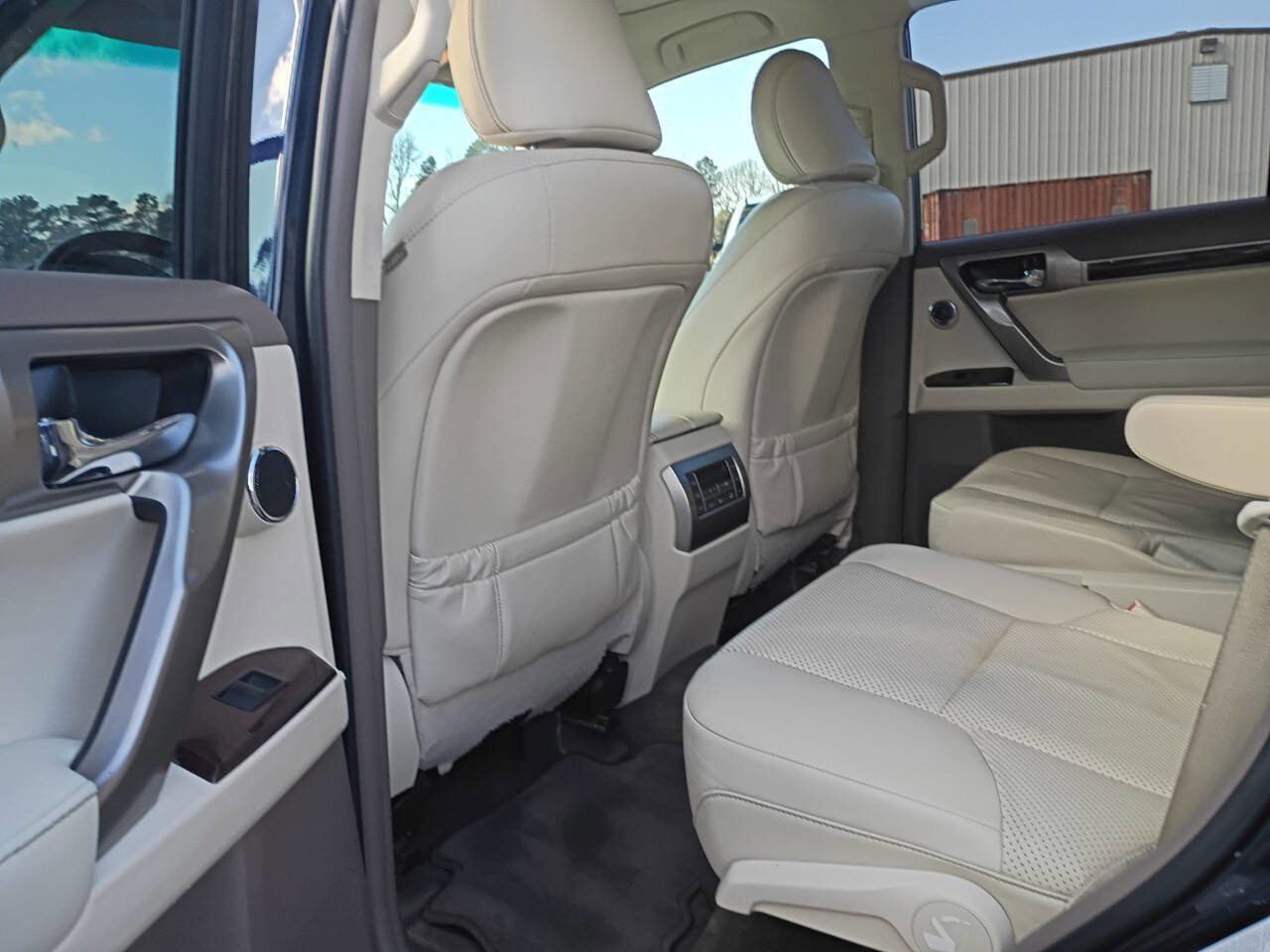 Used 2017 Lexus GX 460 Luxury image 28