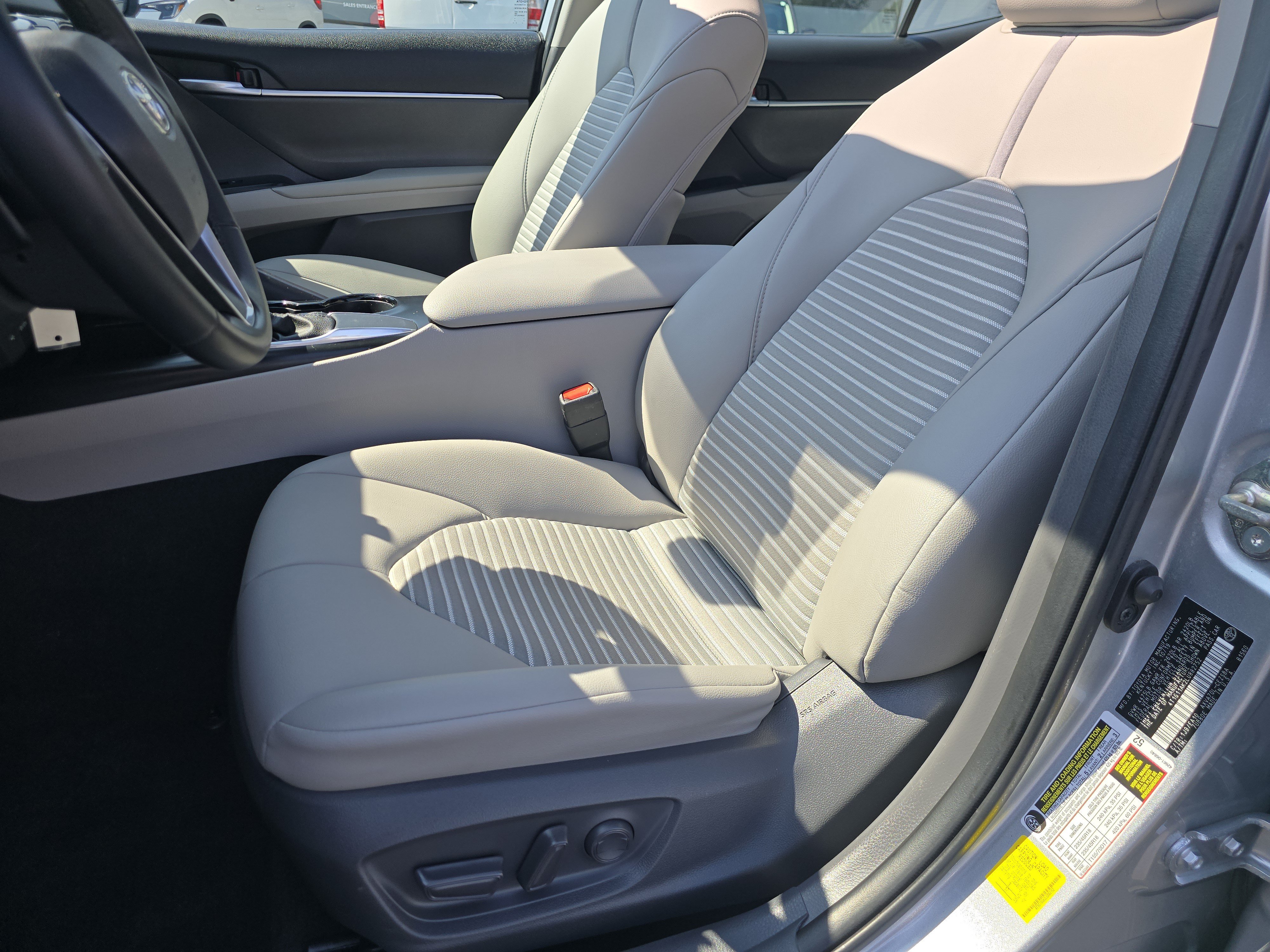 Used 2020 Toyota Camry SE FWD image 19