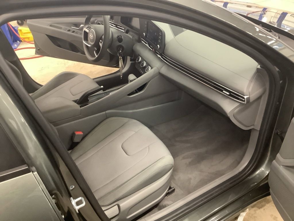 Used 2024 Hyundai Elantra SE FWD image 11