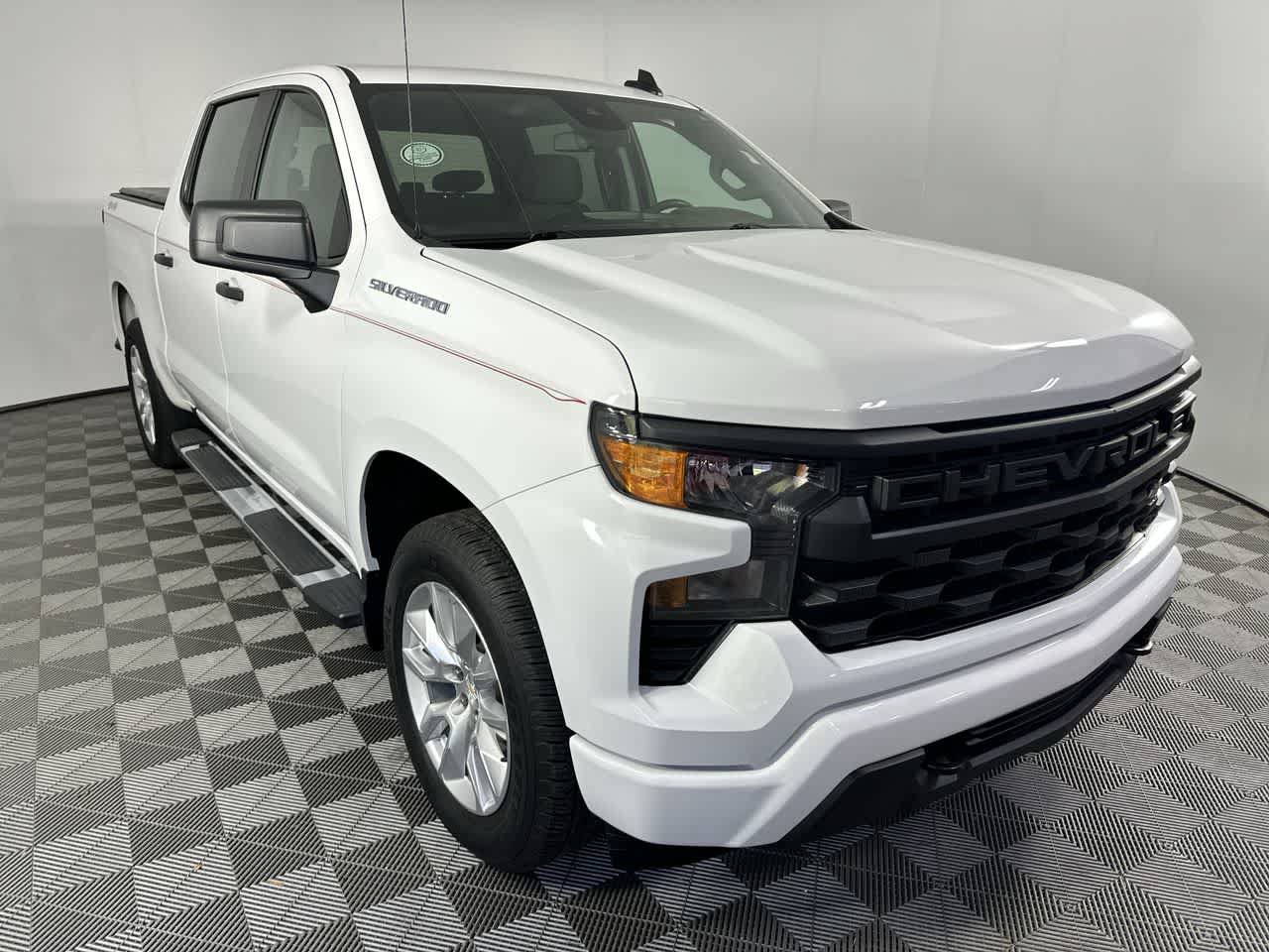 Used 2022 Chevrolet Silverado 1500 Custom AWD/4WD image 2