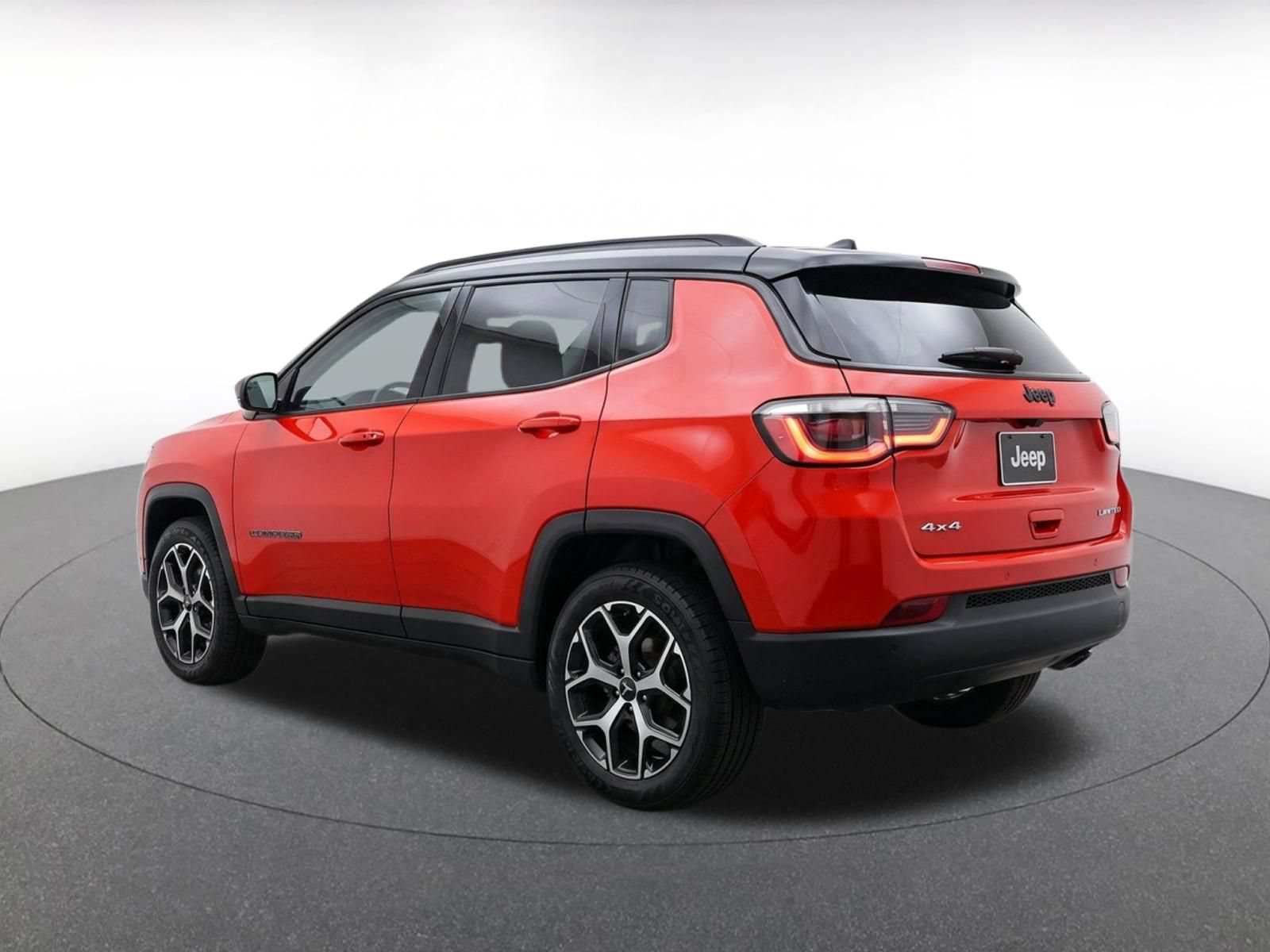 Used 2025 Jeep Compass Limited AWD/4WD image 6