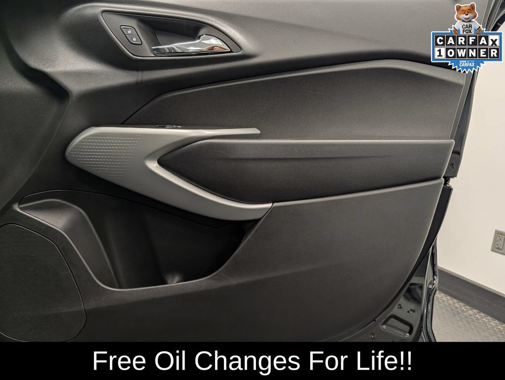 Used 2025 Chevrolet Trax RS w/ Driver Confidence Package FWD image 28