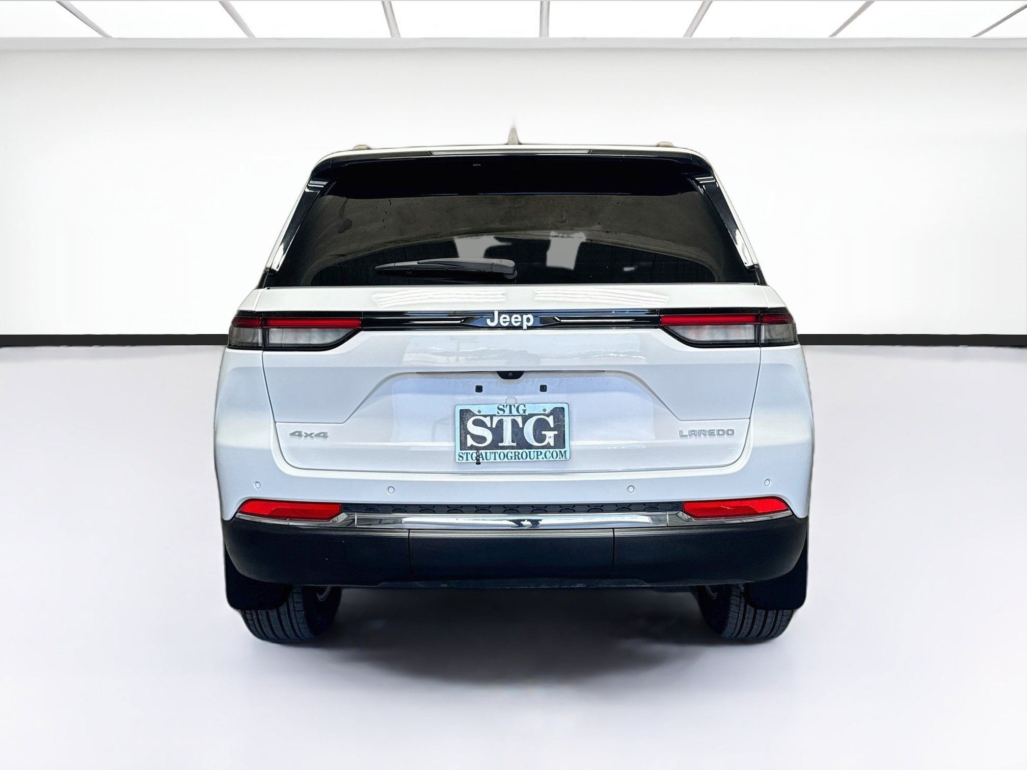 Used 2025 Jeep Grand Cherokee Laredo X AWD/4WD image 5