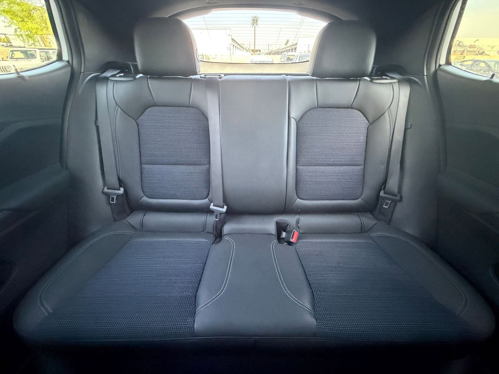 Used 2025 Buick Envista Preferred image 37