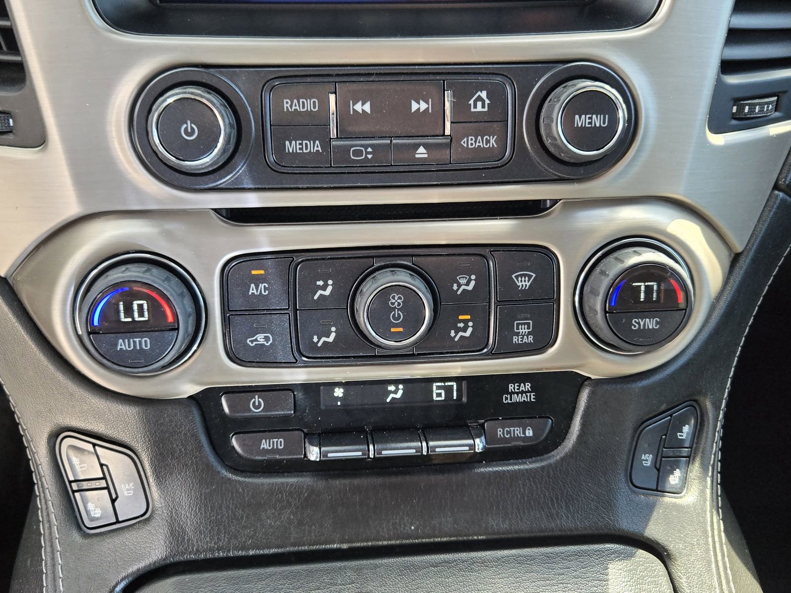 Used 2015 GMC Yukon Denali w/ Premium Package image 16