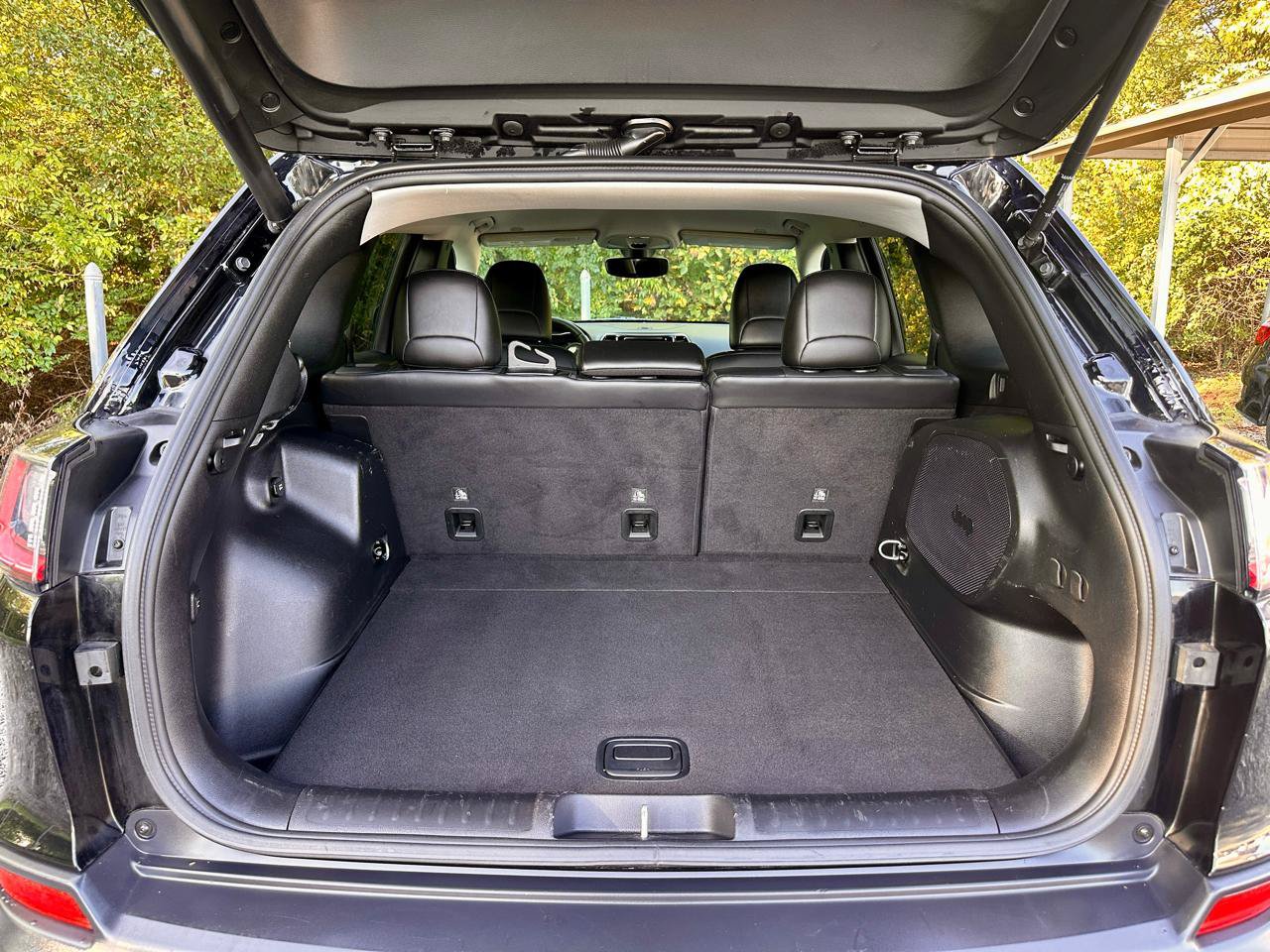 Used 2019 Jeep Cherokee Limited FWD image 12