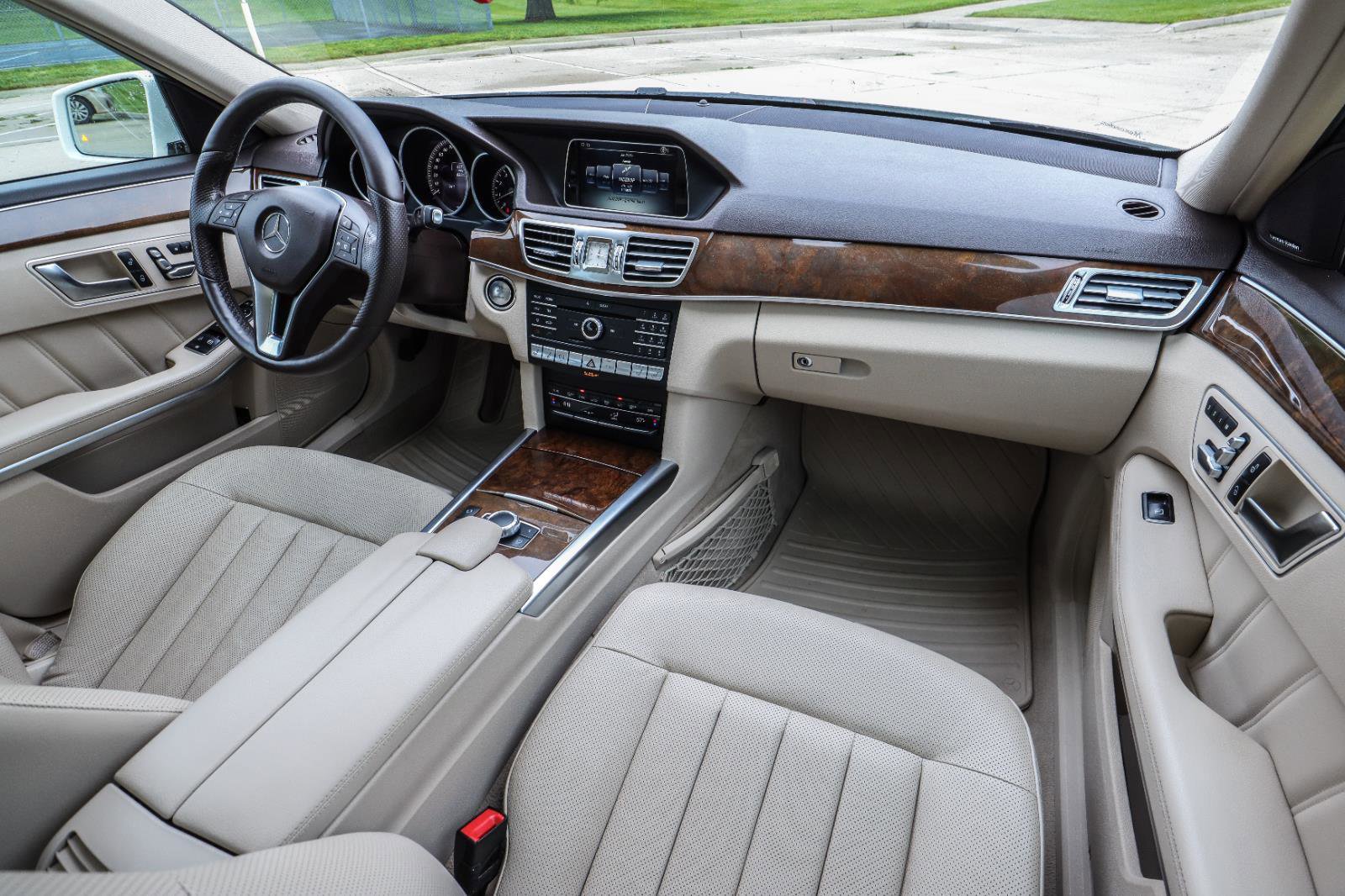 Used 2016 Mercedes-Benz E 350 4MATIC Sedan image 28